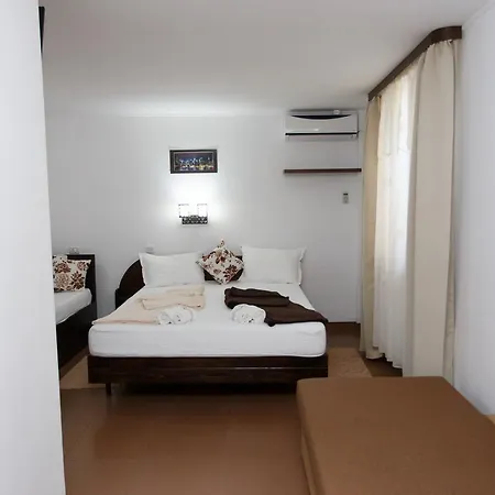 De Inchiriat Sandra Костинешти