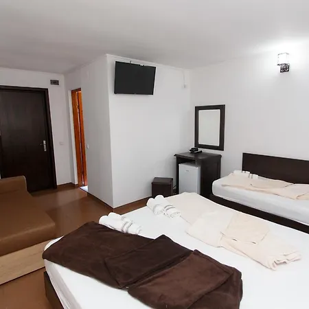 De Inchiriat Sandra Костинешти