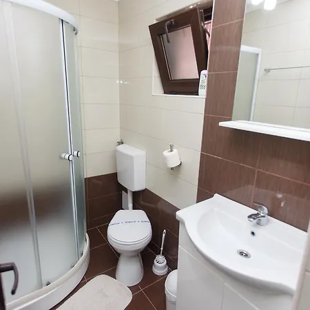 De Inchiriat Sandra Костинешти