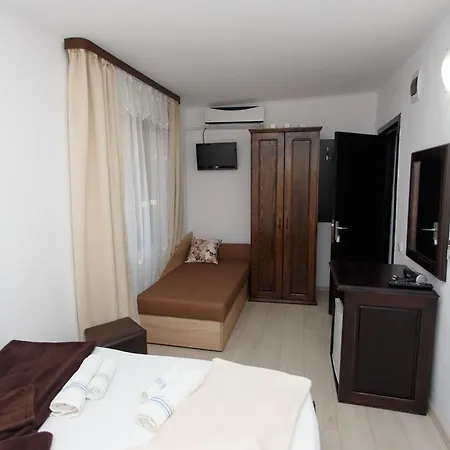 招待所 De Inchiriat Sandra