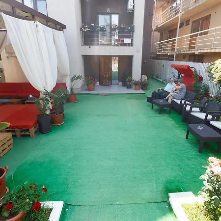 Гостевой дом De Inchiriat Sandra Костинешти