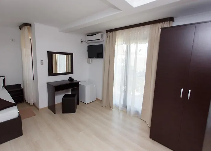 De Inchiriat Sandra 招待所 科斯蒂内什蒂