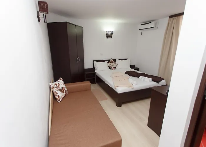 De Inchiriat Sandra 招待所 3*