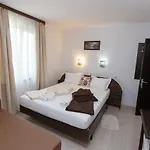 Guest house De Inchiriat Sandra 3*