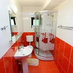 De Inchiriat Sandra Guest house