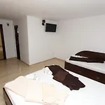 De Inchiriat Sandra Guest house